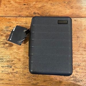 Away x United toiletry bag, blue zipper